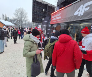 Tłumy kibiców pod Wielką Krokwią w Zakopanem