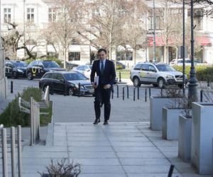 Spotkanie ministra finansów z robotem