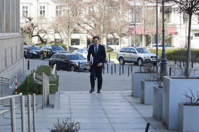 Spotkanie ministra finansów z robotem