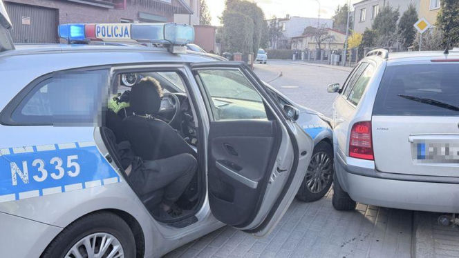 W skrytce przypominającej książkę z napisem „Holy Bible” znajdował się zamykany na klucz schowek, w którym ujawniono narkotyki