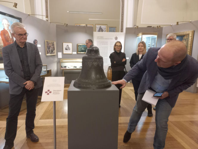 Komu bił ten dzwon? Unikatowy eksponat w muzeum w Lesznie [ZDJĘCIA]