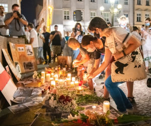 Manifestacja Białorusinów na rynku w Krakowie. Precz z Łukaszenką!