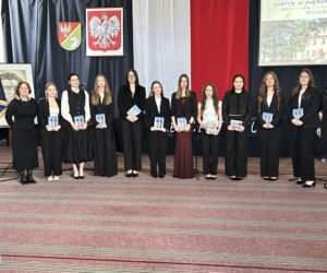 Czwartoklasiści po absolutorium. Wkrótce matury