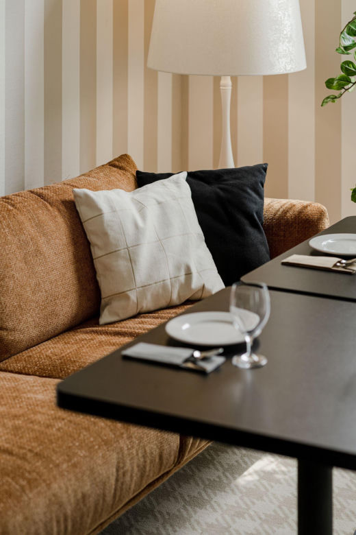 Warszawski hotel Ibis inspirowany serialem "Gambit Królowej"