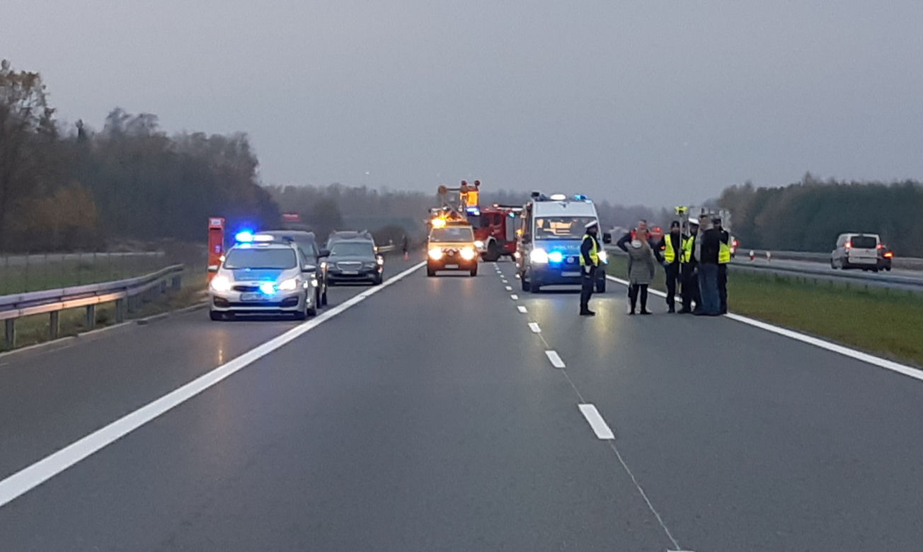 Wypadek śmiertelny na A4. 12-latek zginął przygnieciony busem. Szczegóły tragedii są porażające