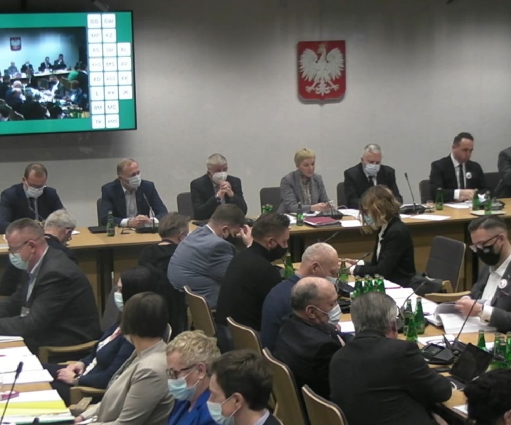 Poseł bluzgał bez opamiętania na komisji ws. Lex Czarnek?! Kur**, ja per****. To się nagrało [WIDEO]