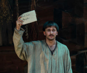 Tak naprawdę wyglądają gwiazdy 1670. W serialu charakteryzacja robi cuda