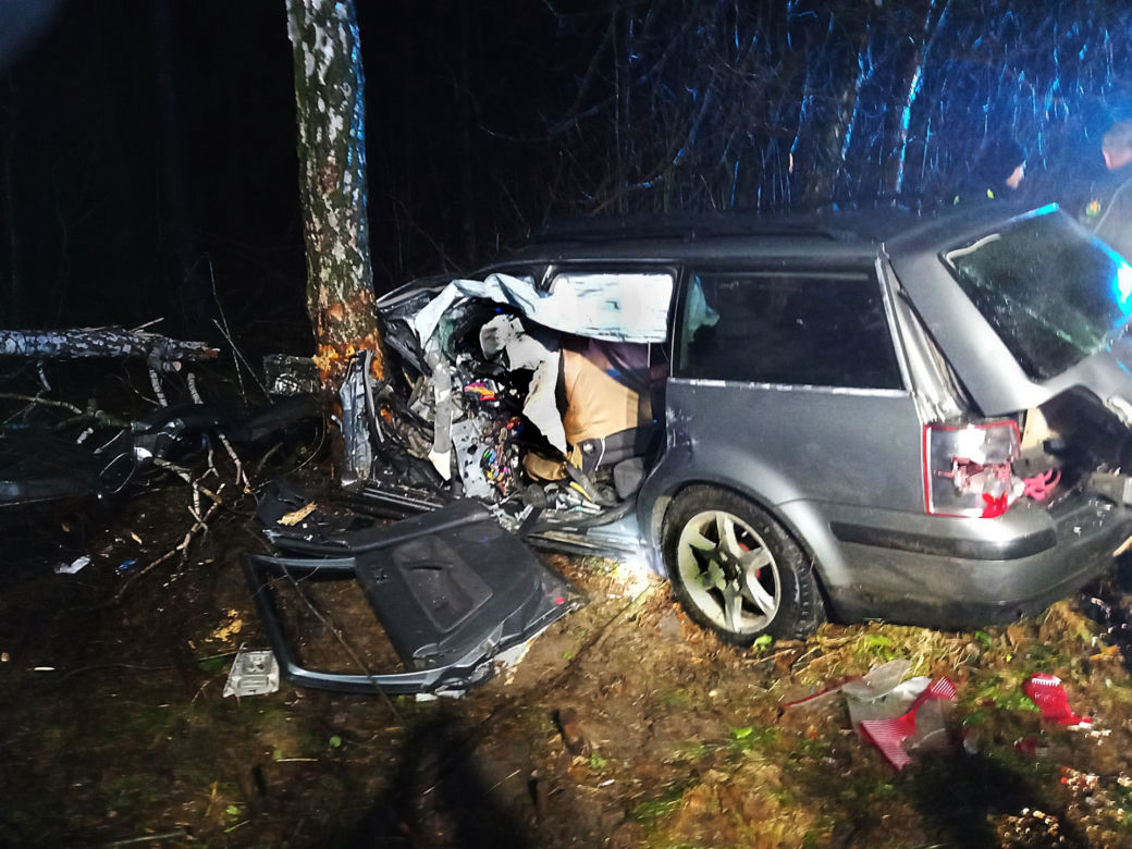 Zabił się o północy w sylwestrową noc. Jego passat roztrzaskał się na drzewie
