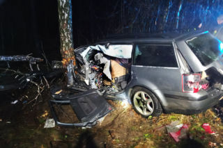 Potworna tragedia, zabił się o północy w Sylwestra. Z passata zostały strzępy