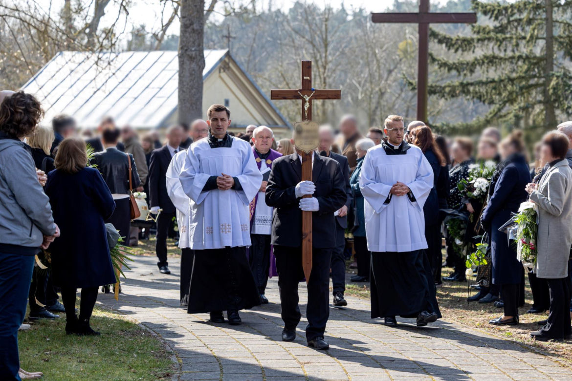 Pogrzeb nauczycielki z Obrzycka