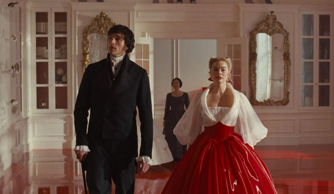 Jacob Elordi i Margot Robbie w filmie Wichrowe wzgórza (reż. Emerald Fennell)