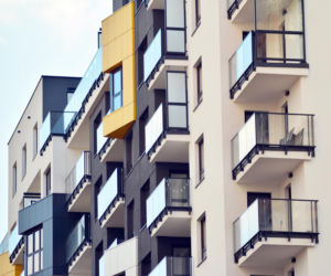 Ocieplanie balkonów i loggii – jak zapewnić ciągłość izolacji?