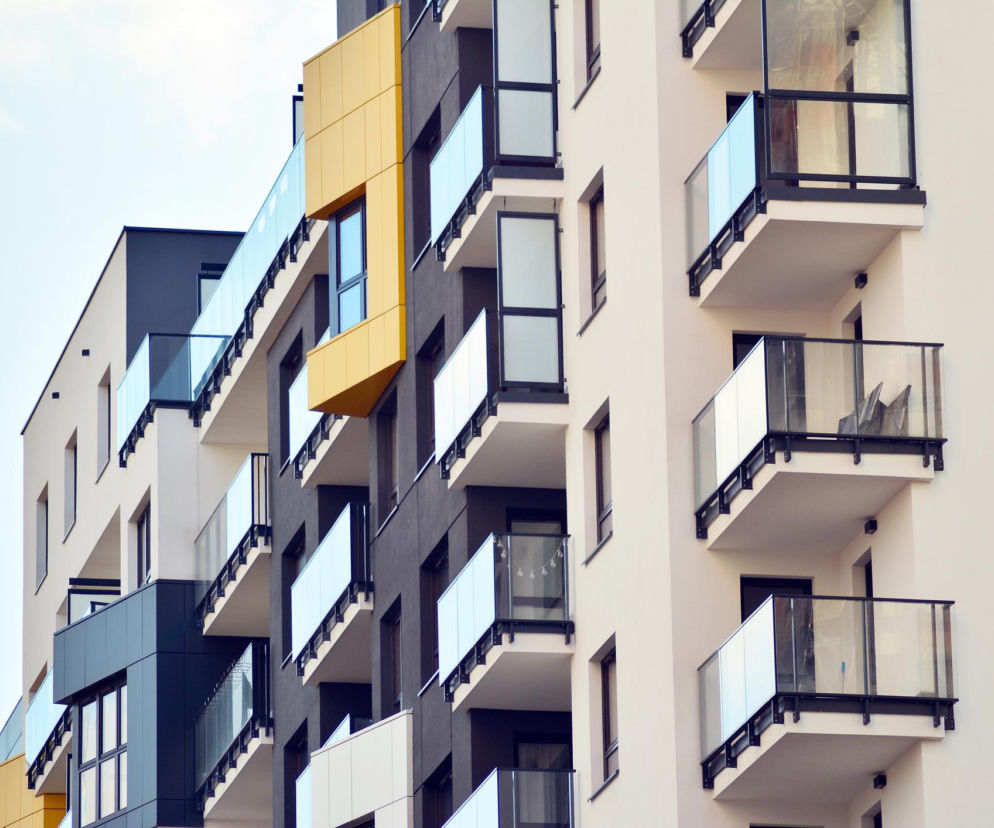 Ocieplanie balkonów i loggii – jak zapewnić ciągłość izolacji?