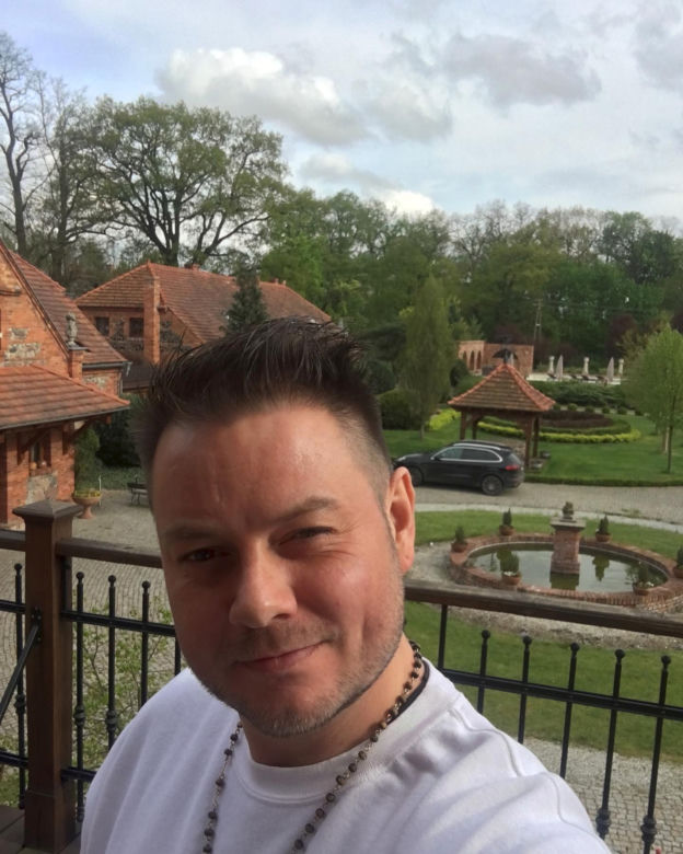Tak dziś wygląda Bartek Wrona