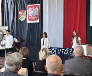 Czwartoklasiści po absolutorium. Wkrótce matury