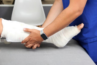 Szpitale alarmują: liczba rannych rośnie w tempie, jakiego nikt się nie spodziewał. Śliskie chodniki zebrały żniwo