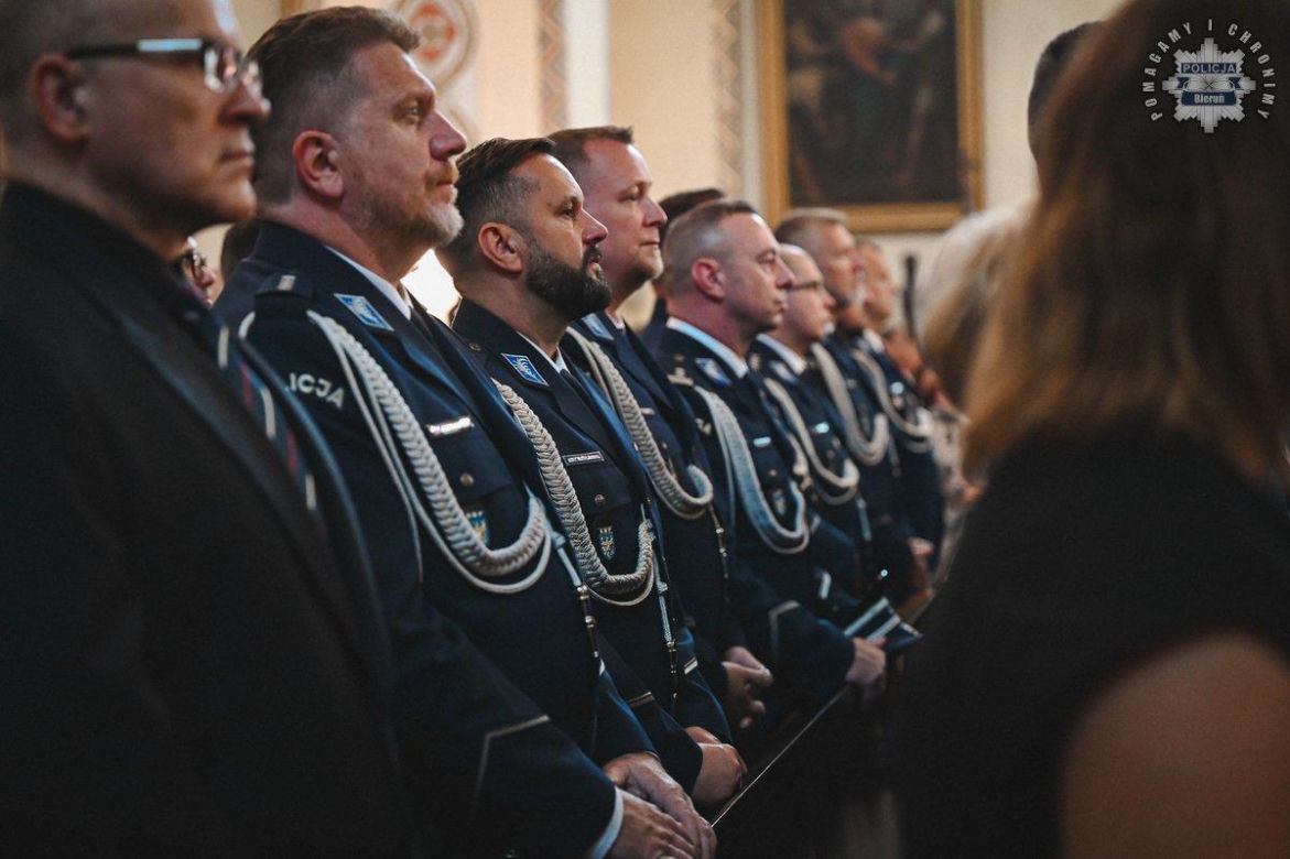 Pogrzeb komendanta policji w Bieruniu. Młodszy inspektor Dariusz Waligóra odszedł na wieczną służbę