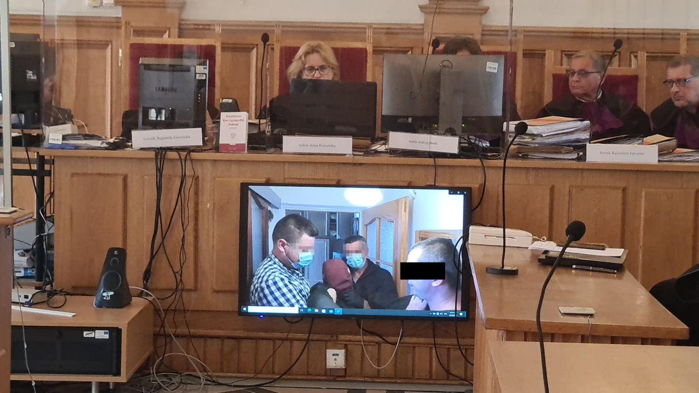 Nowa Sarzyna. Przemysław S., który zabił sąsiadkę stanął przed sądem [GALERIA]