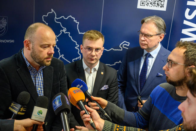 TAK dla linii kolejowej Tarnów - Busko-Zdrój. Spotkanie w Starostwie Powiatowym w Tarnowie