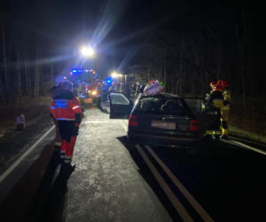 Groźny wypadek pod Gorzowem. Skoda wbiła się w ciągnik leśny