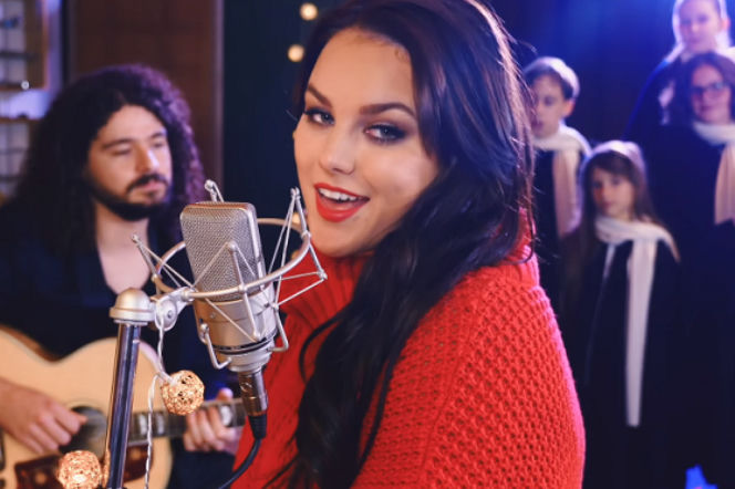 Piosenki świąteczne 2017 - Ewa Farna prezentuje nowy utwór
