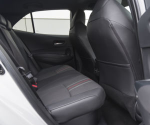 Toyota Corolla GR Sport 2.0 Hybrid Dynamic Force 184 KM e-CVT vs. Volkswagen Golf 8 1.5 eTSI 150 KM Style DSG7