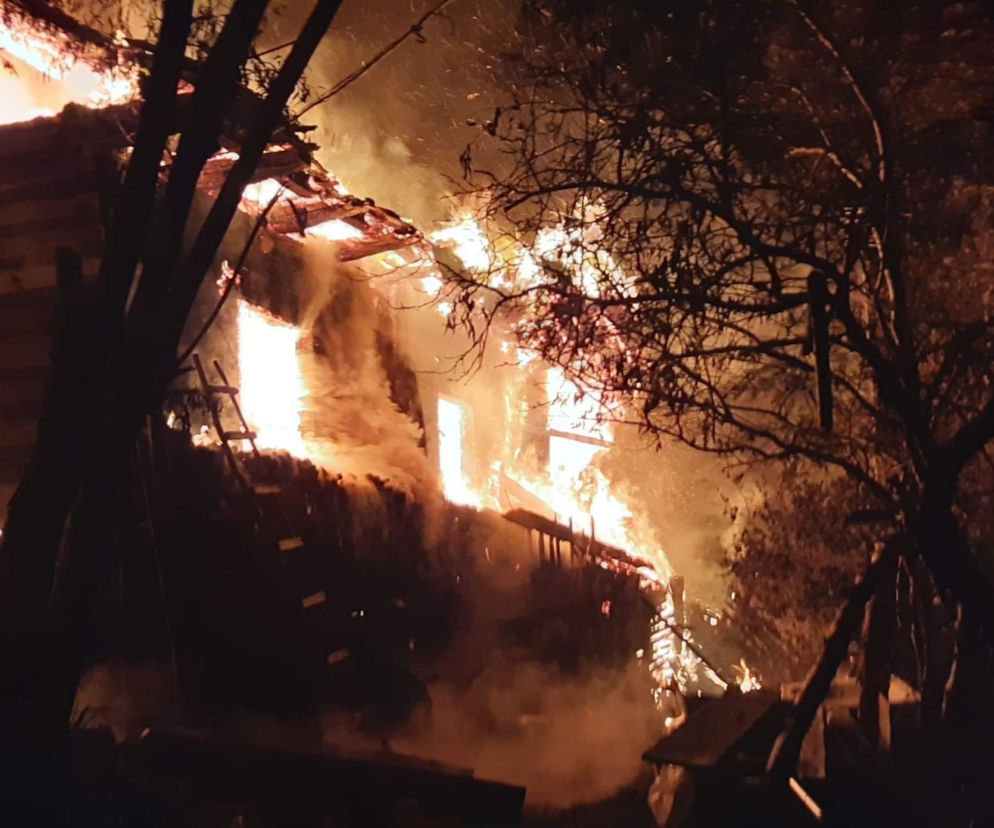 Pożar domu w Borowej. Nie żyją trzy osoby