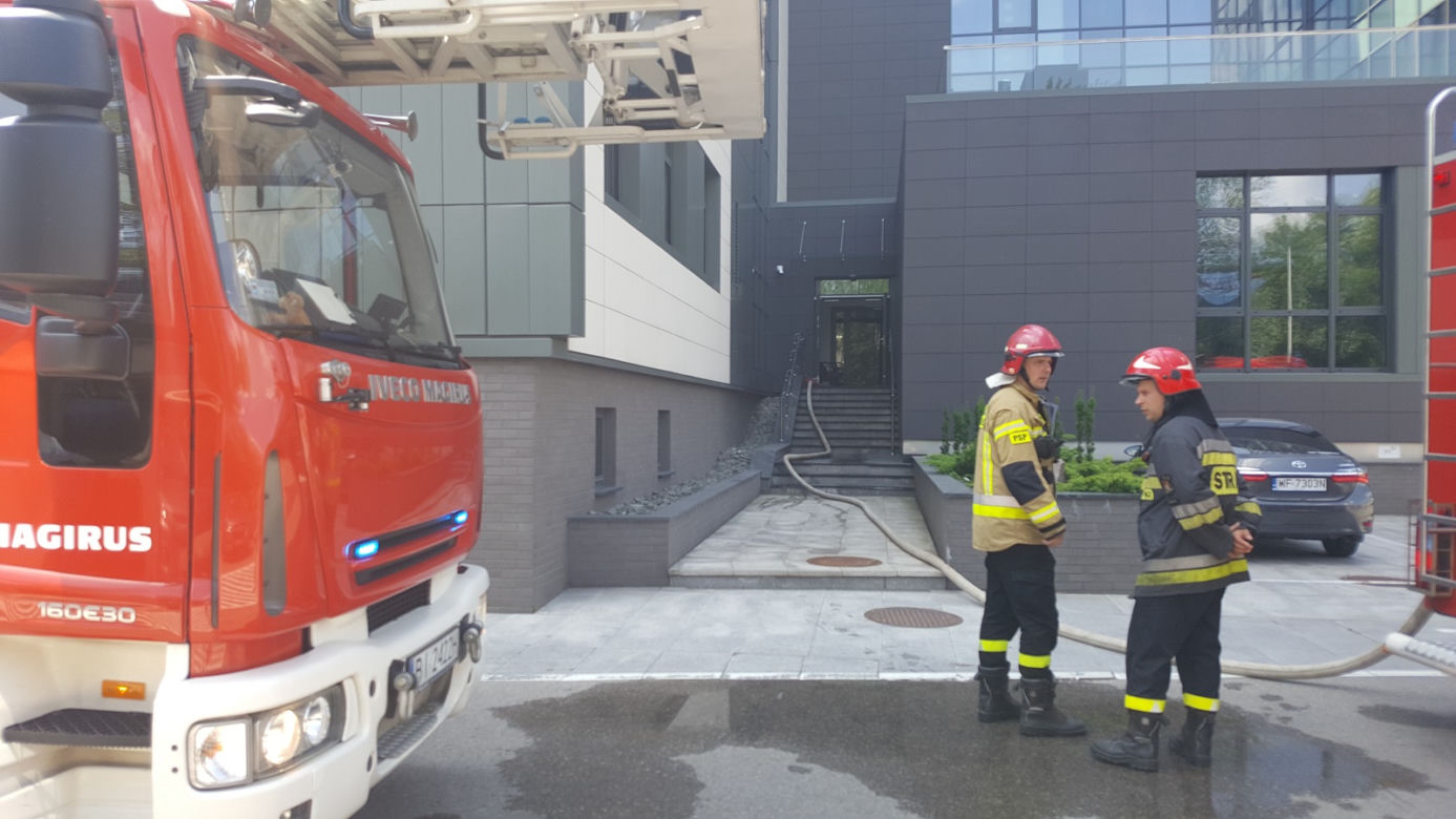Białystok. Pożar w biurowcu przy ul. Świętojańskiej. Ponad 200 osób opuściło budynek