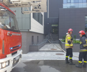 Białystok. Pożar w biurowcu przy ul. Świętojańskiej. Ponad 200 osób opuściło budynek