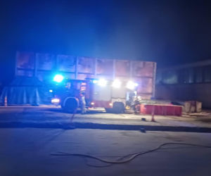 Kolejny pożar na terenie zakładu recyklingu w Przysiece Polskiej niedaleko Kościana