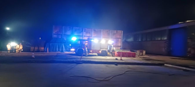 Kolejny pożar na terenie zakładu recyklingu w Przysiece Polskiej niedaleko Kościana