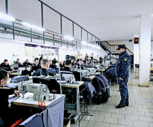Przestępcy i politrucy w armii Rosji. Nowa strategia Kremla na wojnę