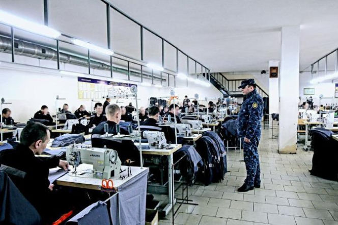Przestępcy i politrucy w armii Rosji. Nowa strategia Kremla na wojnę