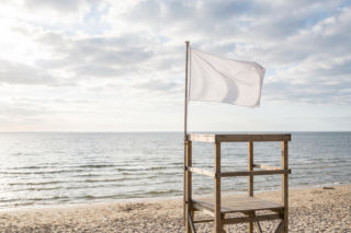 Sinice Ustronie Morskie. Czy w Ustroniu Morskim można się kąpać 17.08? Flaga, warunki pogodowe