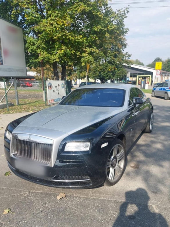 Ząbkowice Śląskie. Rolls-royce za milion złotych odzyskany. Złodziej ukradł go metodą "na walizkę" [ZDJĘCIA].