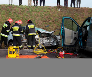  Staranowała auto policjantów