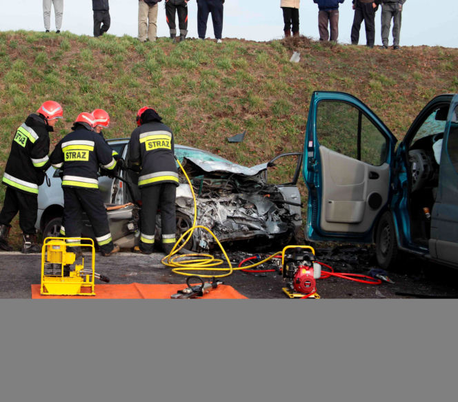  Staranowała auto policjantów