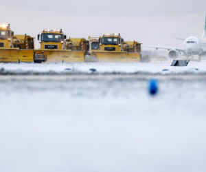 Holandia/ Setki odwołanych lotów, chaos na kolei i rekordowe korki z powodu ataku zimy