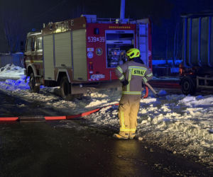 Duży pożar hali pod Warszawą