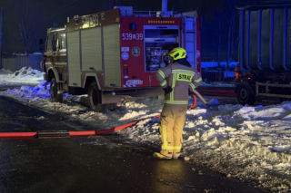 Duży pożar hali pod Warszawą