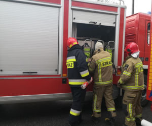 Groźny pożar w kamienicy. Z ogniem walczyło 6 zastępów straży. EWAKUOWANO mieszkańców