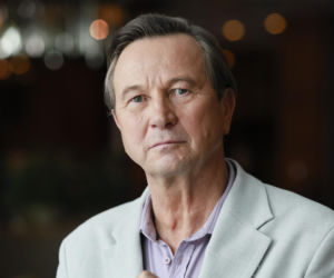 Piotr Cyrwus kiedyś i dziś. Tak przez lata zmieniał się aktor znany z roli Ryśka w Klanie
