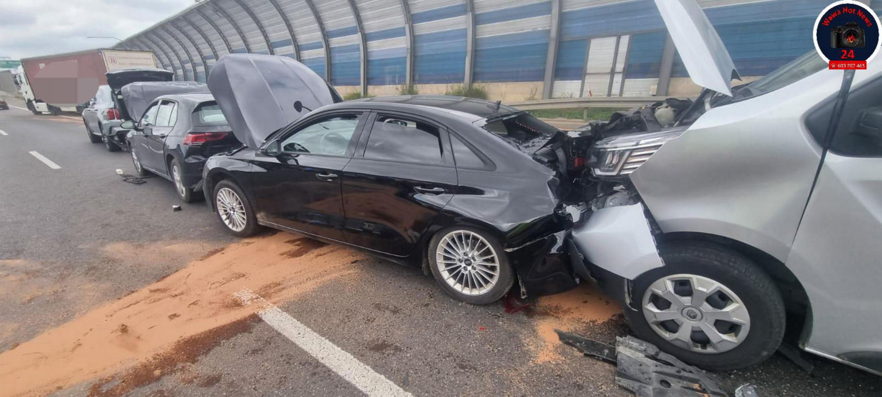 Karambol na S8 w Warszawie. Lądował śmigłowiec LPR. Zderzenie ośmiu pojazdów przed mostem