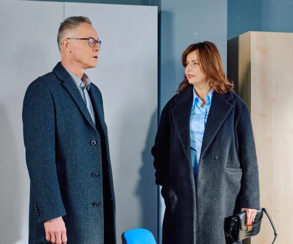 Na Wspólnej, odcinek 4191: Policja tuszuje sprawę Cieślika, a jego rodzina staje się celem publicznych oskarżeń