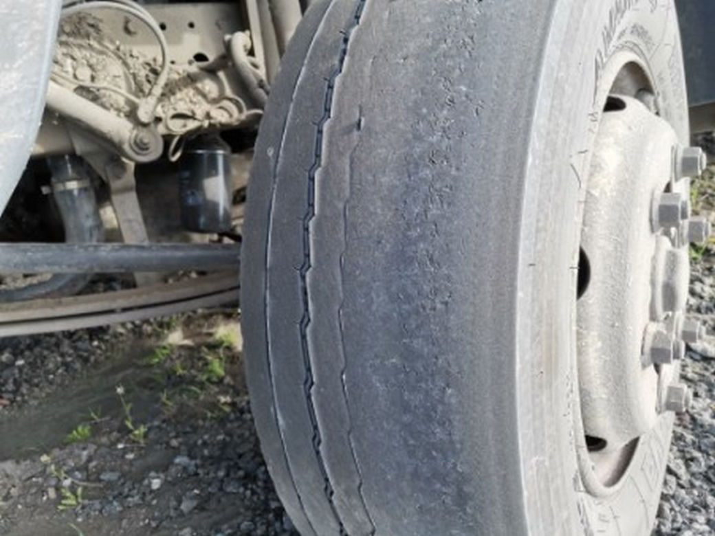Groźna kolizja w Inowrocławiu. Policjanci byli zdumieni, gdy zastali pojazd w takim stanie
