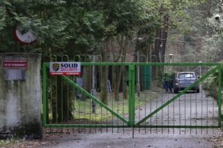 Spór Lasów Państwowych z Rosjanami. Nie chcą odstąpić luksusowego ośrodka pod Warszawą. Czy wydadzą obiekt?