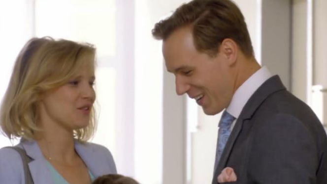 O mnie się nie martw odc. 4. Marcin Kaszuba (Stefan Pawłowski), Iga Małecka (Joanna Kulig)