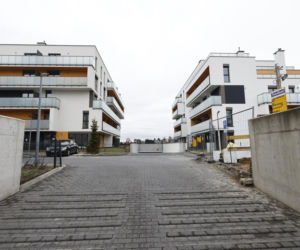 Warszawa, format: Deweloper postawił domy na Mleczarskiej. Cofnięto mu pozwolenie na budowę