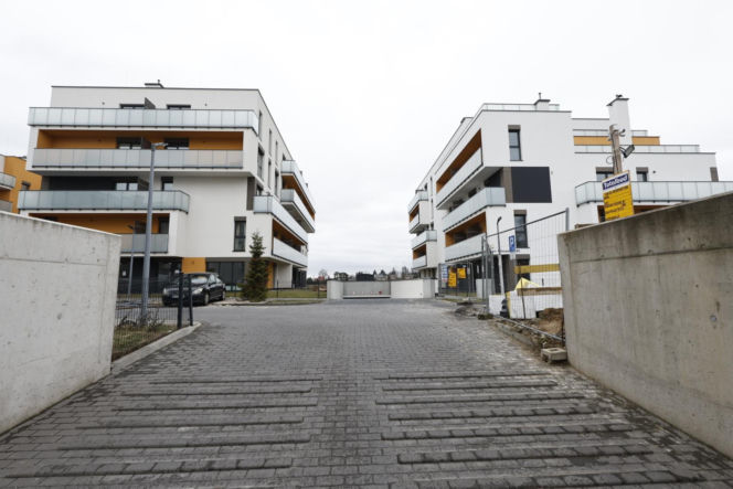 Warszawa, format: Deweloper postawił domy na Mleczarskiej. Cofnięto mu pozwolenie na budowę