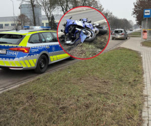 Motocyklista wbił się w tył skody. Był kompletnie pijany